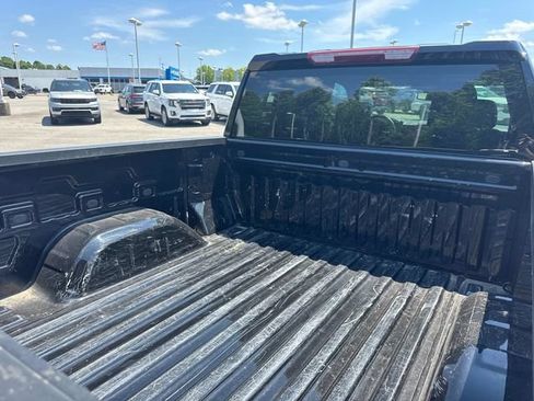 Used 2025 GMC Sierra 1500 SLT AWD/4WD image 16