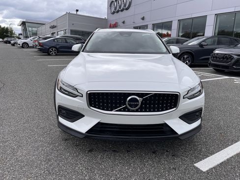 Certified 2024 Volvo V60 B5 Cross Country Plus image 2