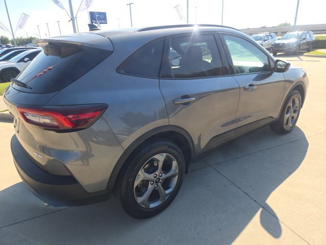 Used 2025 Ford Escape ST-Line Select AWD/4WD image 3