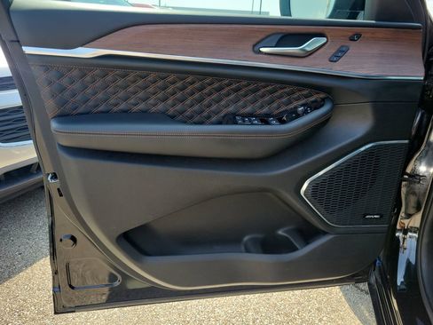 Used 2024 Jeep Grand Cherokee L Summit w/ Rear Seat Video Group I AWD/4WD image 20