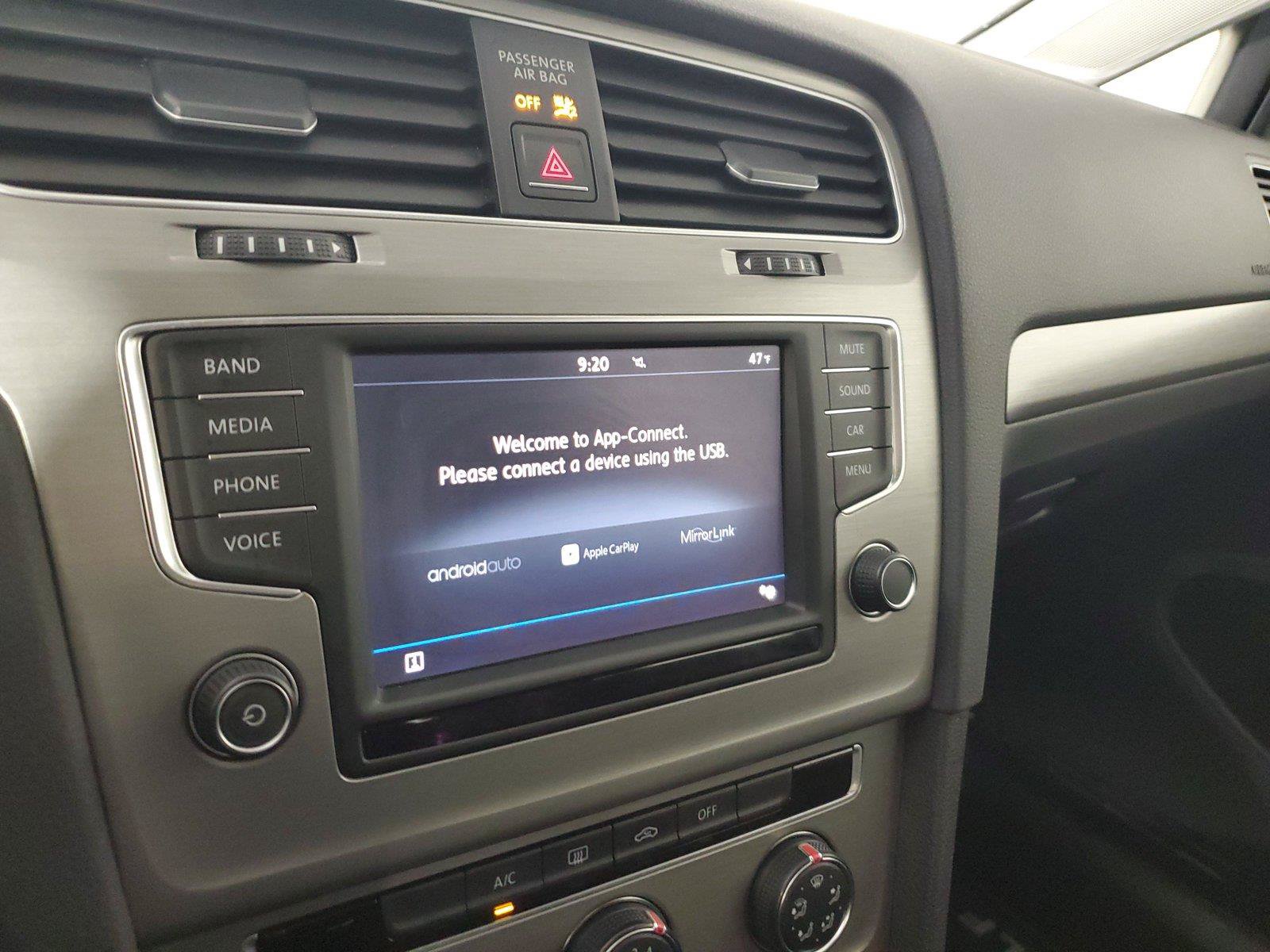 Used 2017 Volkswagen Golf 4-Door FWD image 27