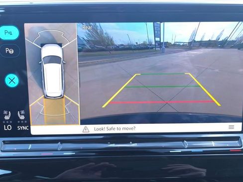 Used 2025 Volkswagen Atlas SEL Premium R-Line image 36