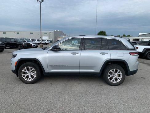 Used 2022 Jeep Grand Cherokee Limited AWD/4WD image 3