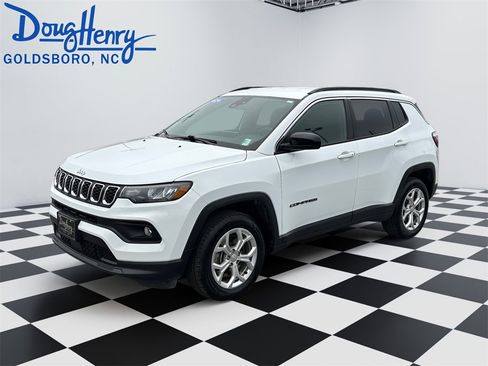 Used 2024 Jeep Compass Latitude image 1