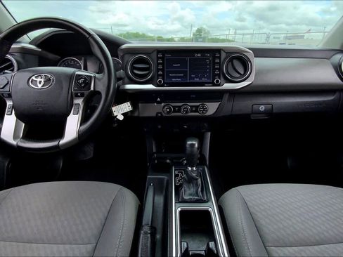 Used 2020 Toyota Tacoma SR5 w/ SR5 Appearance Package (SM) image 15