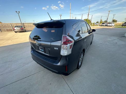 Used 2015 Toyota Prius V Four FWD image 5