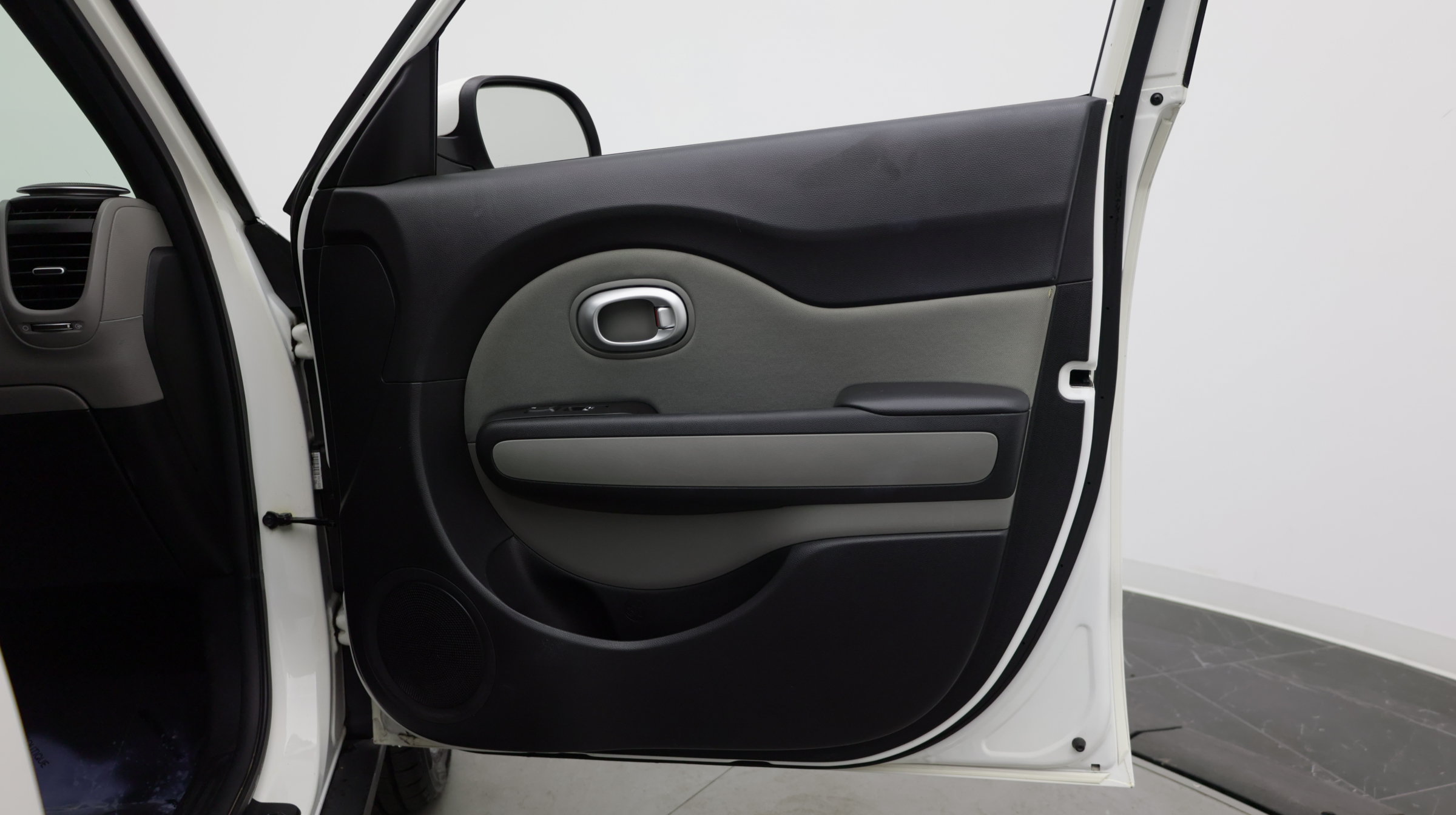 Used 2017 Kia Soul + FWD image 37