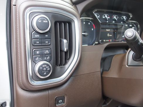 Used 2022 GMC Sierra 3500 SLE w/ SLE Convenience Package AWD/4WD image 18