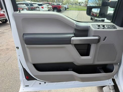 Used 2019 Ford F350 XLT w/ XLT Premium Package image 13