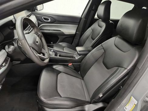 Used 2024 Jeep Compass Latitude AWD/4WD image 19