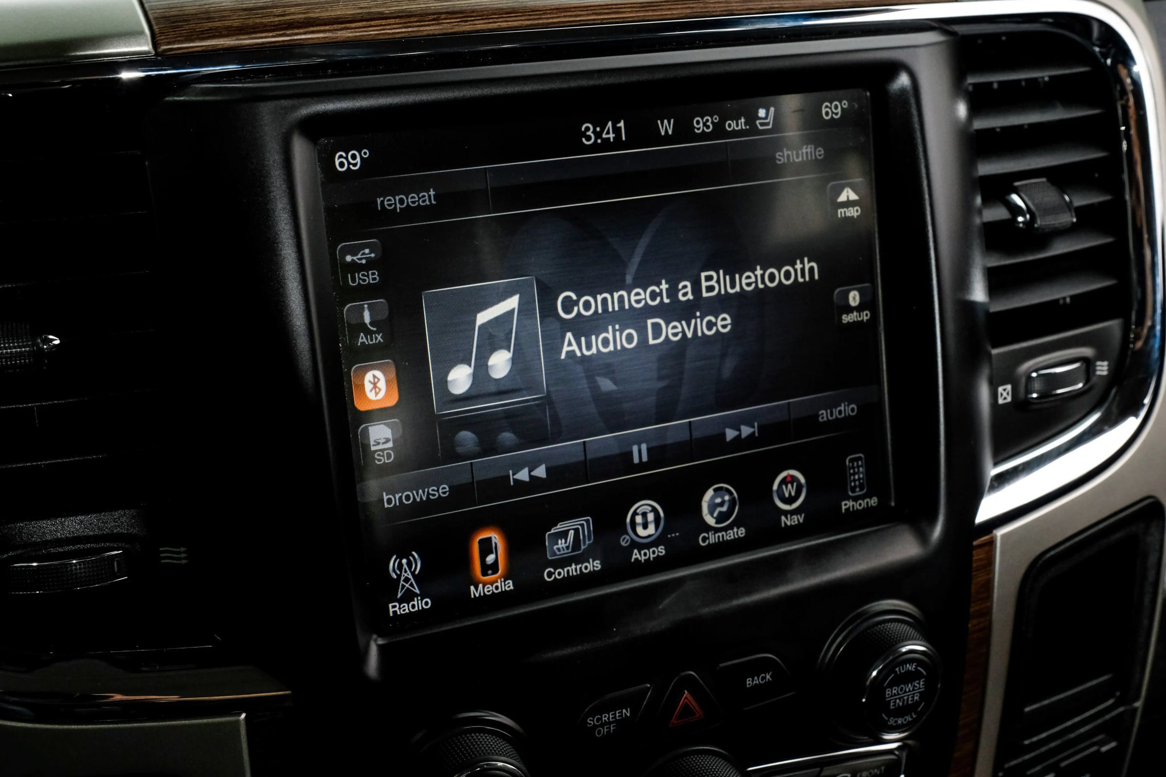 Used 2015 RAM 1500 Laramie w/ Convenience Group AWD/4WD image 39