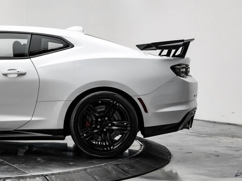 Used 2022 Chevrolet Camaro ZL1 image 8