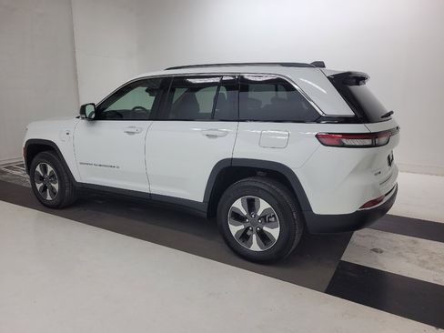Used 2022 Jeep Grand Cherokee Limited 4xe w/ Luxury Tech Group II AWD/4WD image 3