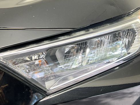 Used 2021 Toyota RAV4 XLE w/ Convenience Package FWD image 12