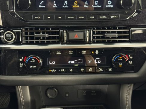 Used 2024 Nissan Pathfinder Platinum image 29