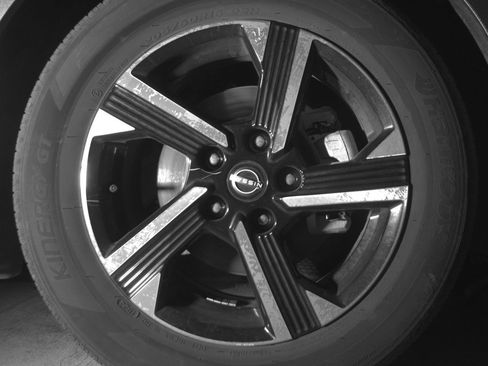 Used 2025 Nissan Sentra SV FWD image 13