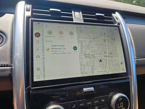 Certified 2025 Land Rover Discovery Dynamic SE image 29