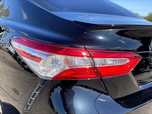 Used 2020 Toyota Camry SE image 20