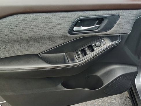 Used 2023 Nissan Rogue SV image 8