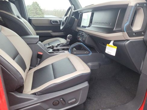 Used 2023 Ford Bronco Wildtrak image 29