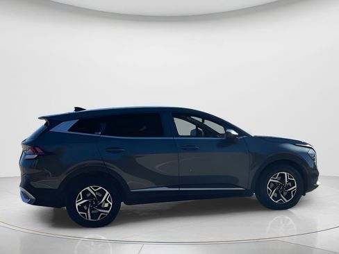 Used 2024 Kia Sportage LX image 9