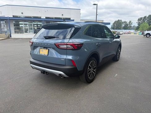 Certified 2025 Ford Escape SE w/ Class II Trailer Tow Package FWD image 8
