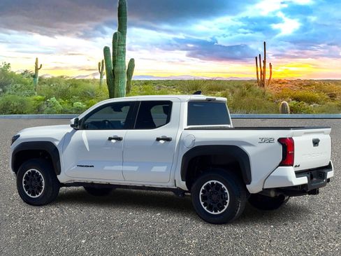 Used 2024 Toyota Tacoma TRD Off-Road image 4