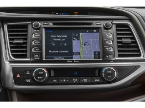 Used 2015 Toyota Highlander XLE AWD/4WD image 10