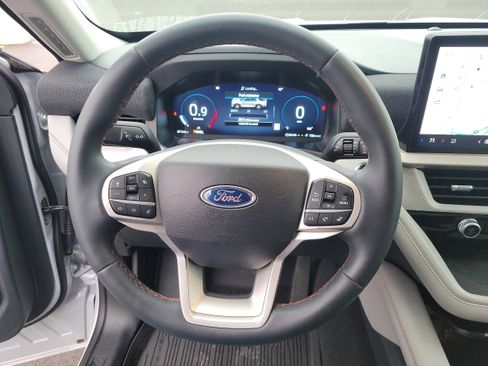 Used 2025 Ford Explorer Active w/ Active Comfort Package image 23