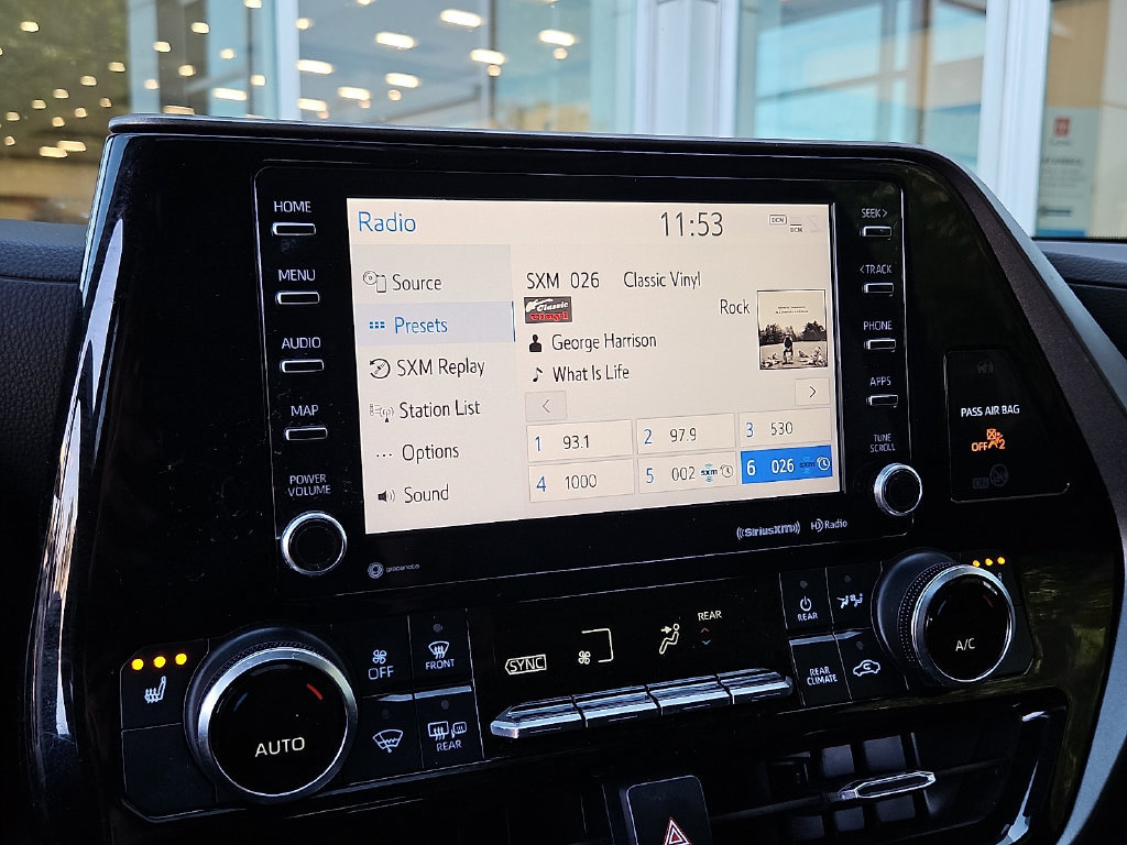 Certified 2021 Toyota Highlander XLE AWD/4WD image 19