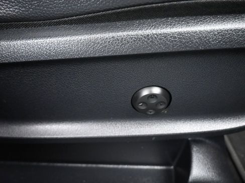 Used 2021 Mercedes-Benz GLB 250 4MATIC w/ Premium Package image 47