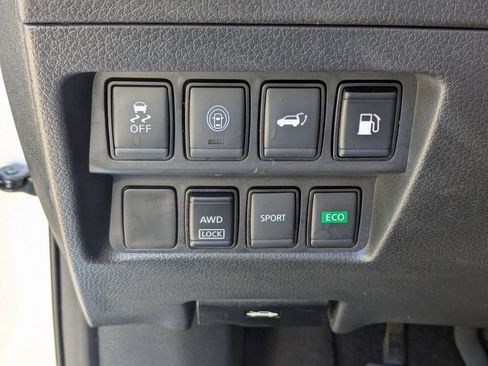 Used 2019 Nissan Rogue SV AWD/4WD image 16