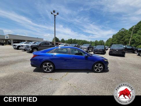 Used 2022 Hyundai Elantra Limited w/ Preferred Accessory Package FWD image 6