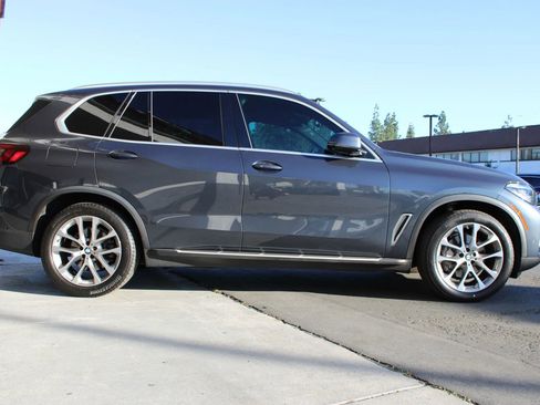 Used 2022 BMW X5 sDrive40i w/ Premium Package image 9