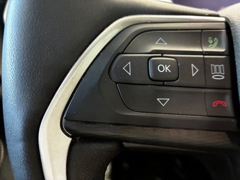 Used 2023 Jeep Grand Cherokee L Laredo AWD/4WD image 21