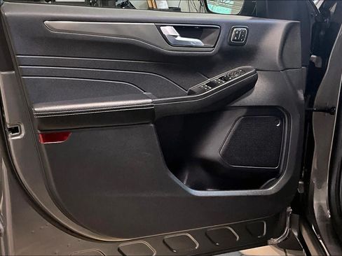 Used 2022 Ford Escape Titanium FWD image 21