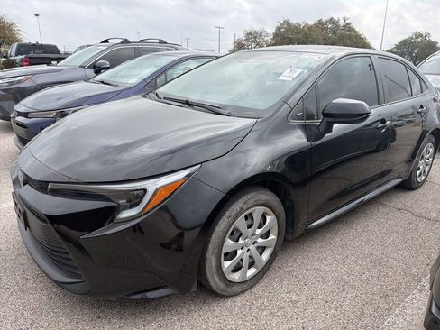 Used 2024 Toyota Corolla LE image 1