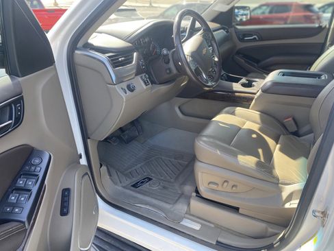 Used 2020 Chevrolet Tahoe LT w/ Luxury Package RWD image 9