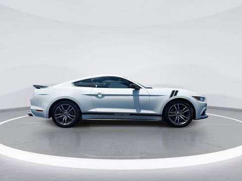 Used 2017 Ford Mustang Coupe RWD image 9
