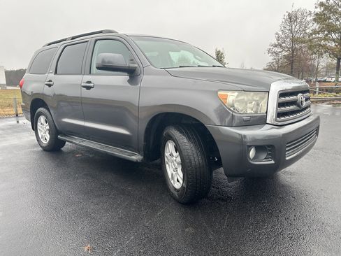 Used 2016 Toyota Sequoia SR5 image 2