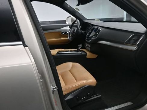 Used 2017 Volvo XC90 T6 Momentum w/ Vision Package AWD/4WD image 28