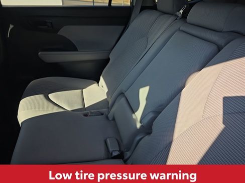 Used 2023 Toyota Highlander LE image 19