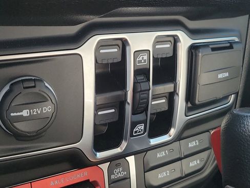 Used 2024 Jeep Wrangler Willys image 22