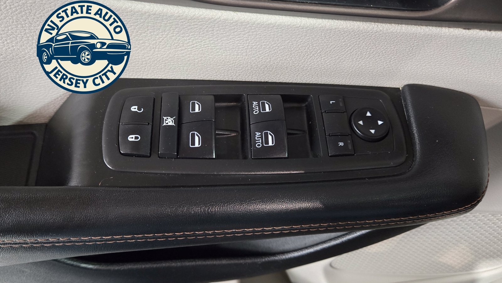 Used 2019 Chrysler Pacifica Touring-L FWD image 24