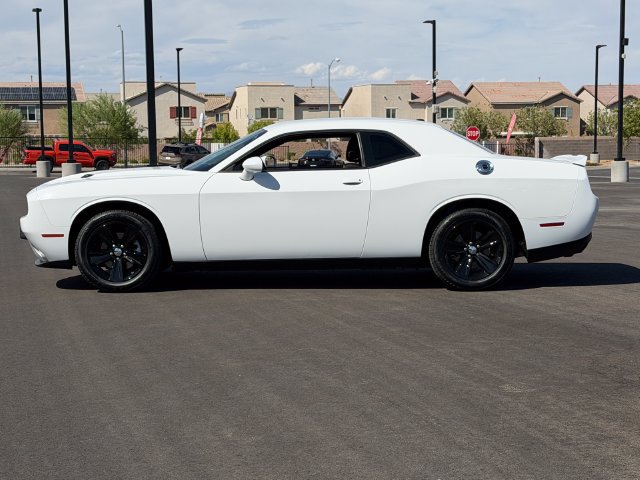 Used 2022 Dodge Challenger SXT RWD image 2