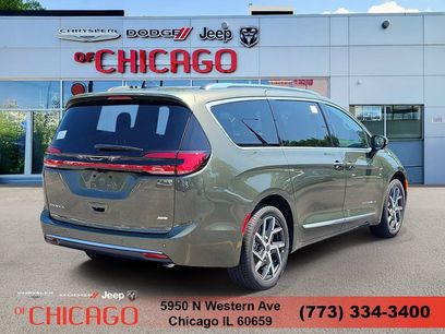 New 2027 Chrysler Pacifica Pinnacle w/ Theater Group