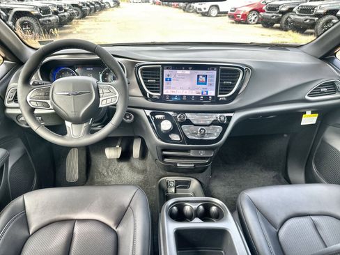 New 2026 Chrysler Voyager LX image 22