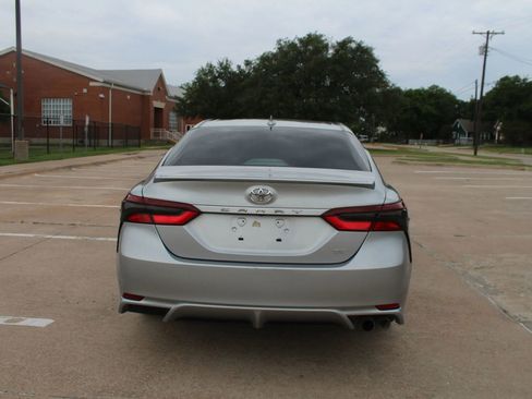 Used 2021 Toyota Camry SE FWD image 12