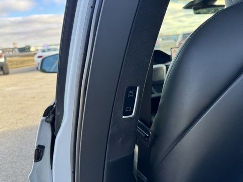 Used 2022 Tesla Model X image 22