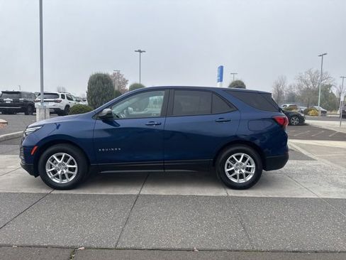 Used 2022 Chevrolet Equinox LS w/ LS Convenience Package AWD/4WD image 9